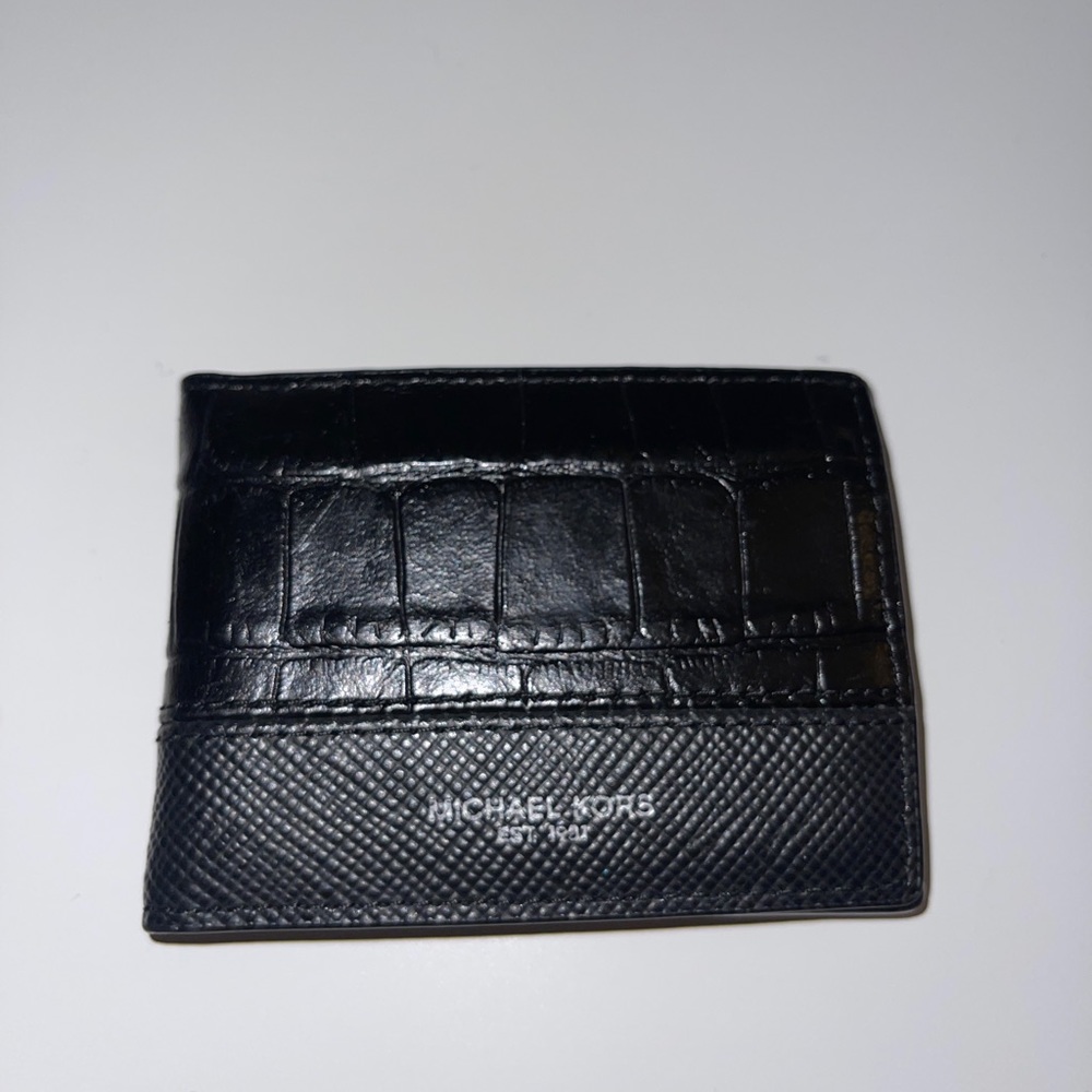 Embossed Michael Kors Slim wallet